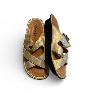 Sandals 38 EU (US 7.5–8) Alegria